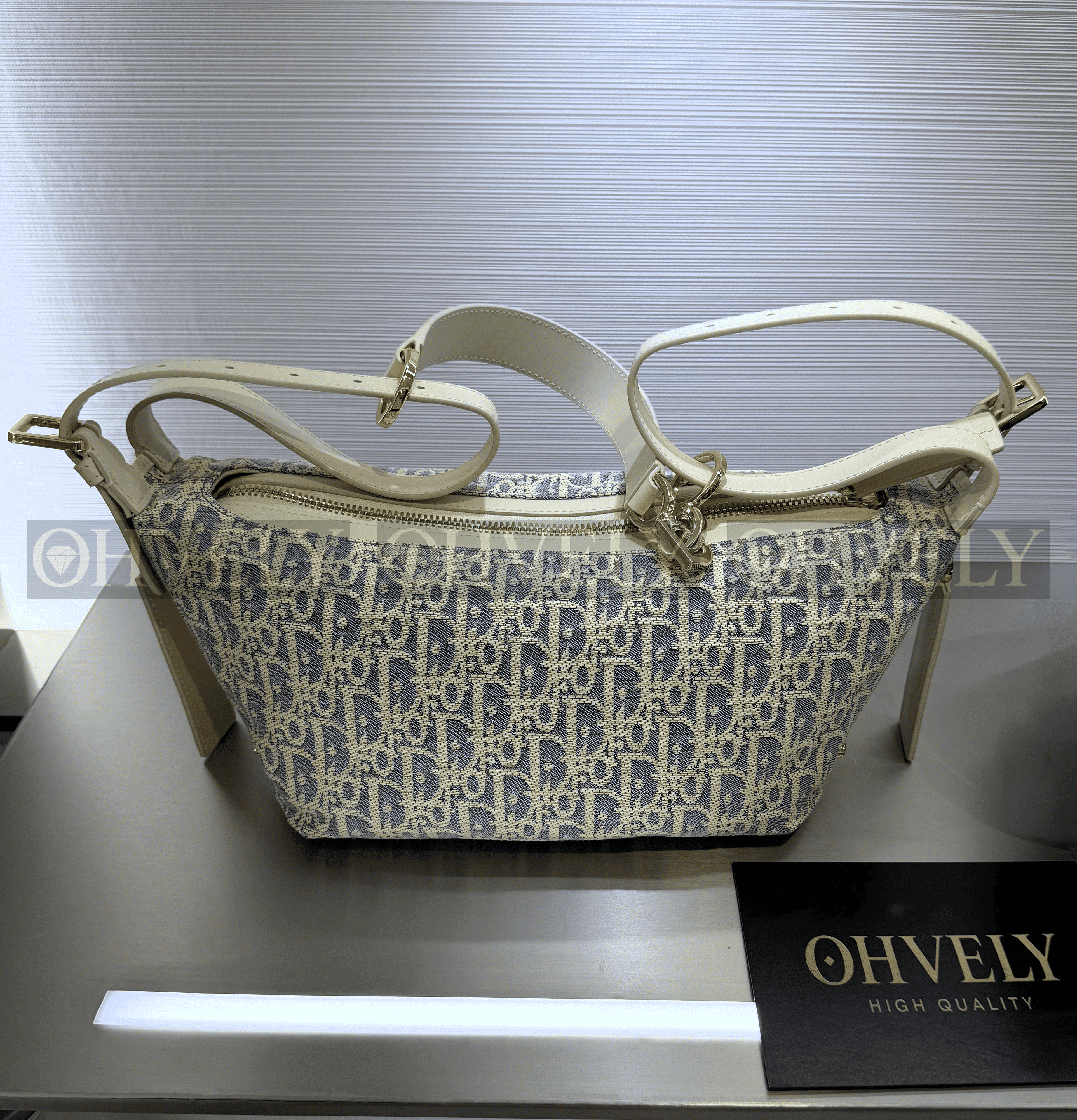DIOR 25ss D-Journey 스몰 (시중가 550만) 상품 썸네일