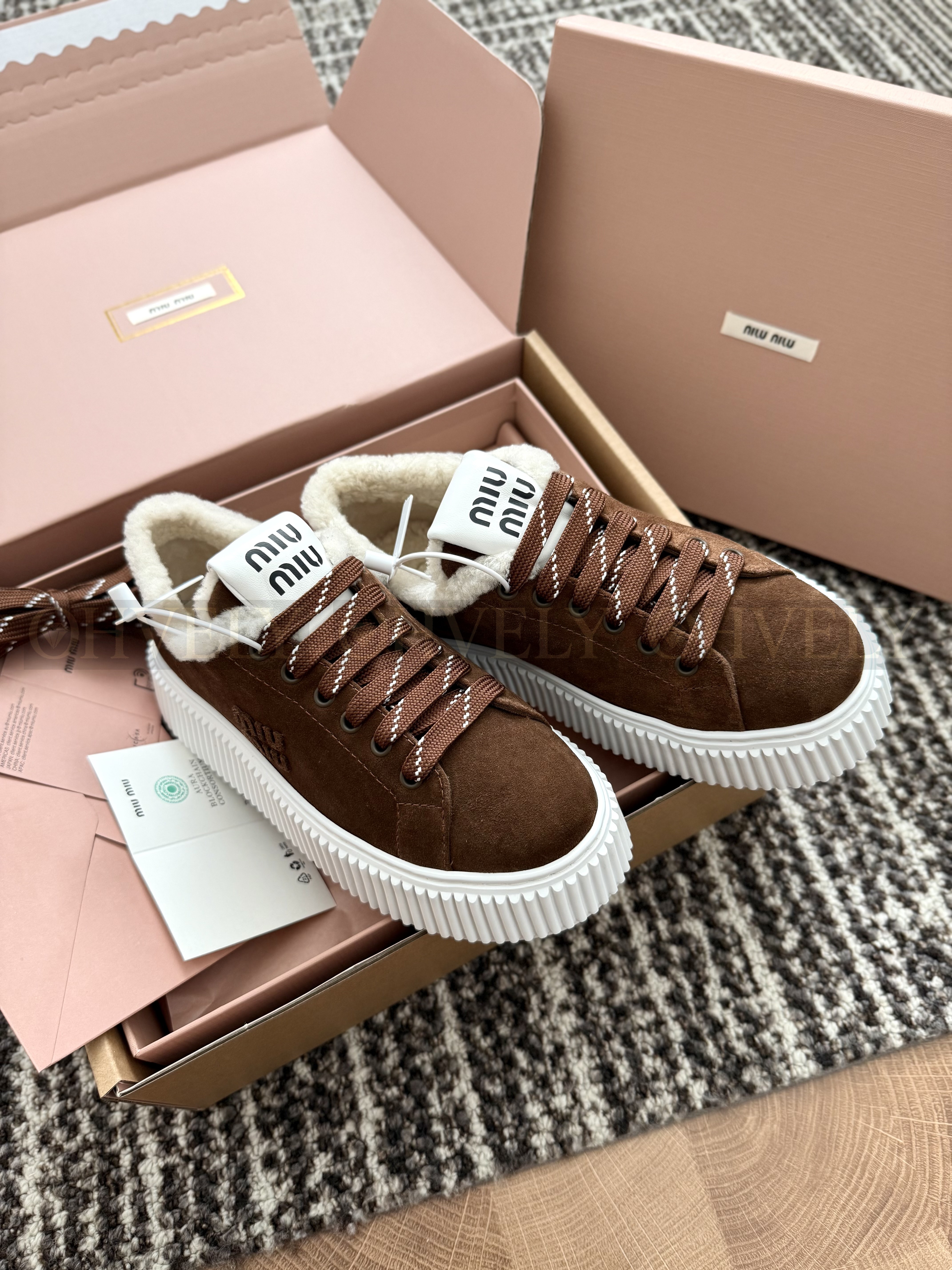 Miu miu 스웨이드 시어링 스니커즈(하이엔드급) 상품 썸네일