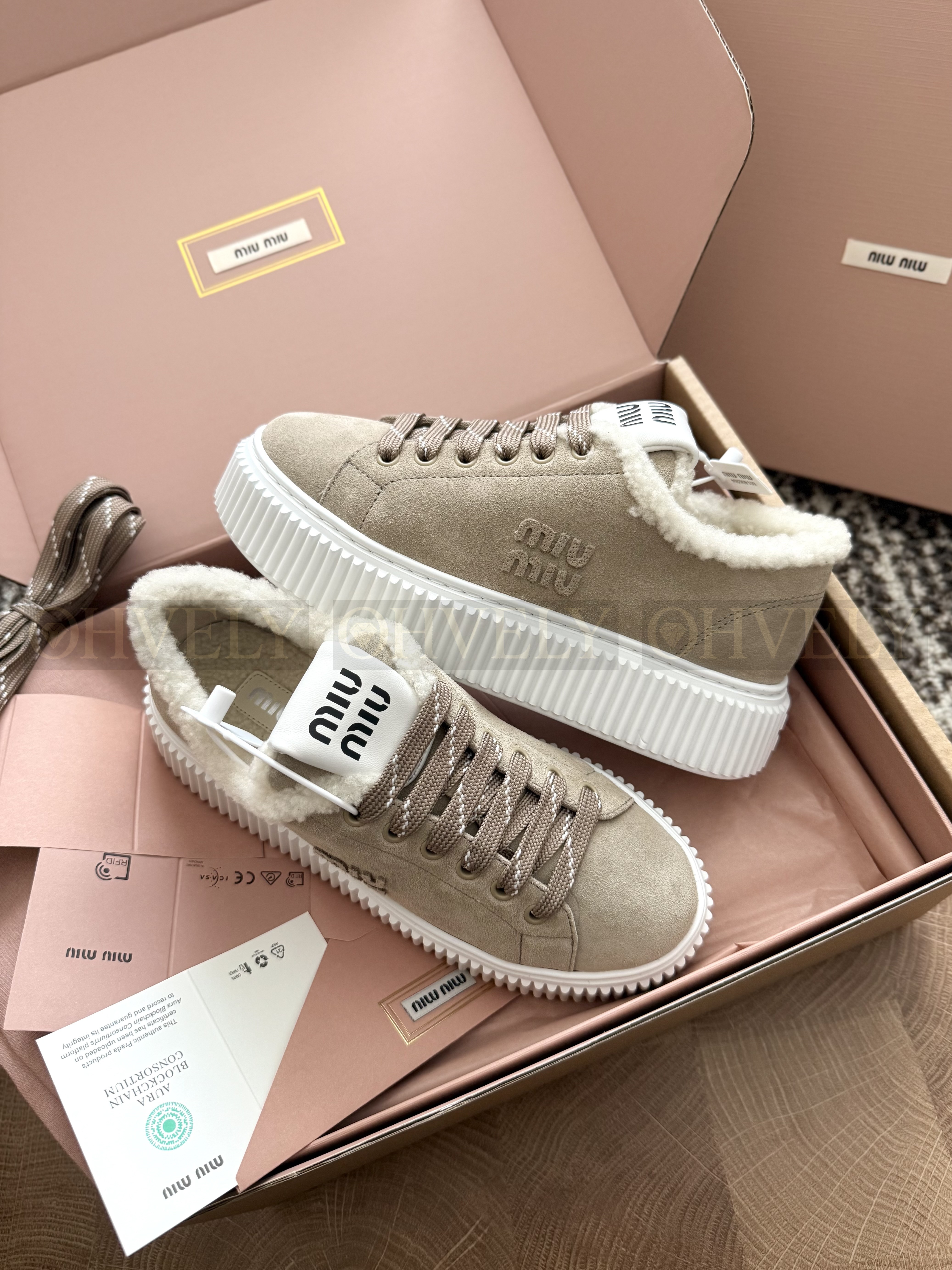 Miu miu 스웨이드 시어링 스니커즈(하이엔드급) 상품 썸네일