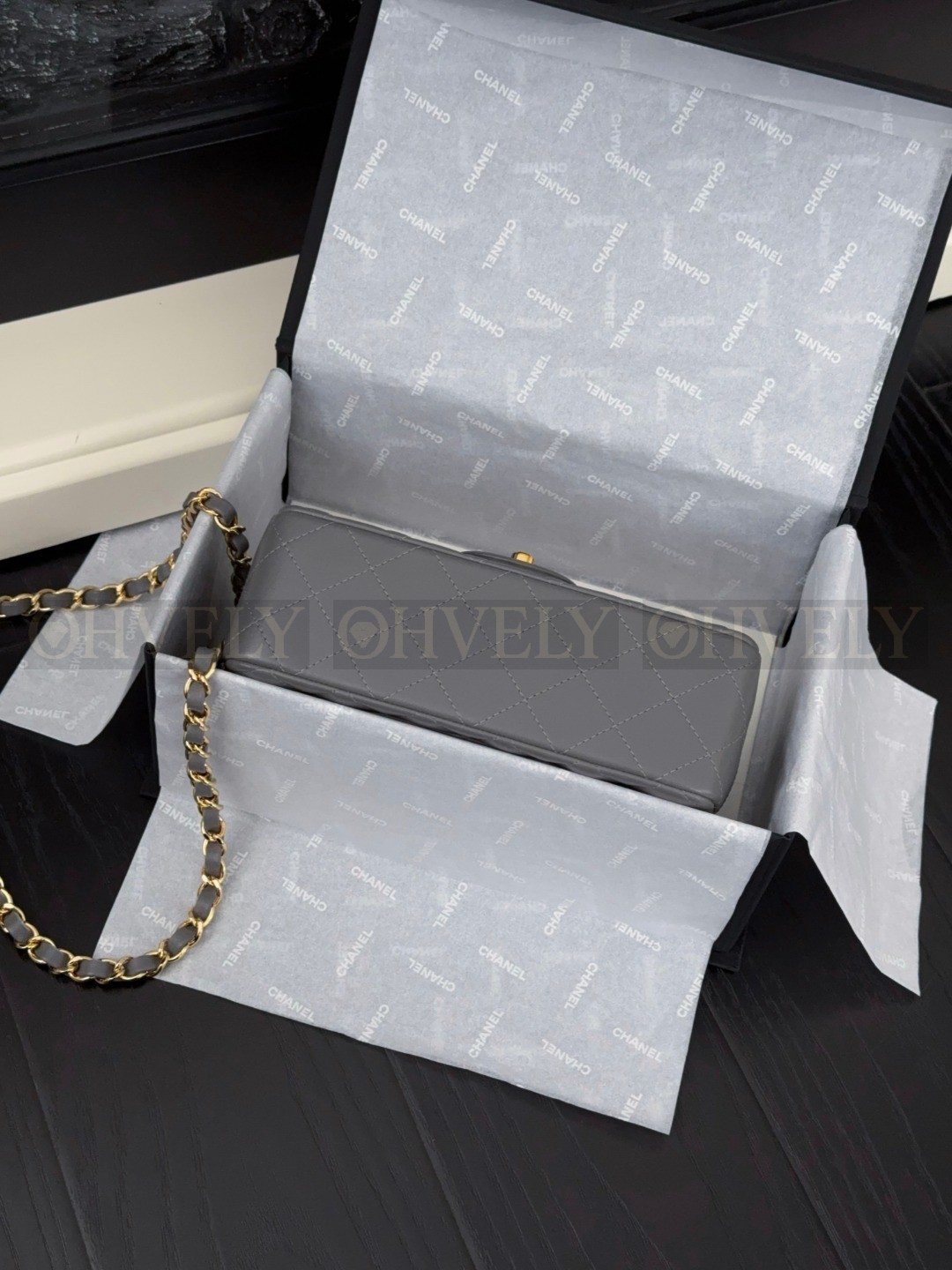 Chanel(샤넬) 그레이 캐비어 클래식 미듐 금장체인 숄더백 (매장가 1550만) 상품 썸네일