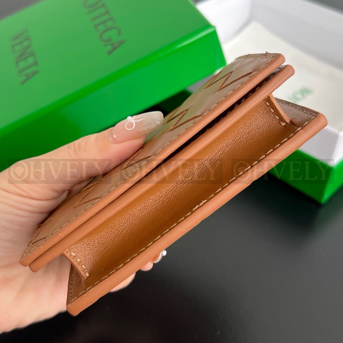보테가 베네타 인트레치아토 명함 지갑 상품 썸네일