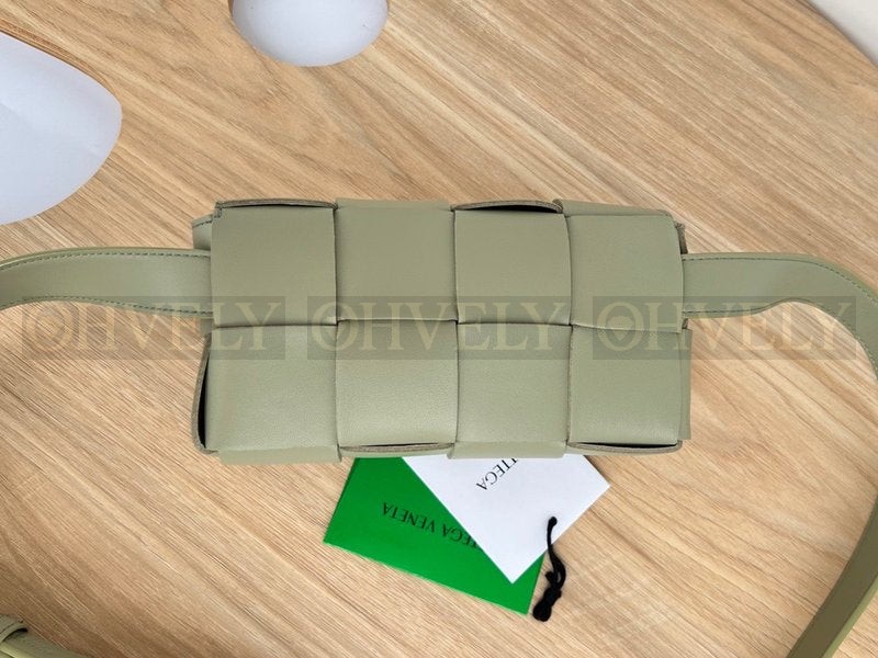 보테가 베네타 카세트 벨트백 상품 썸네일