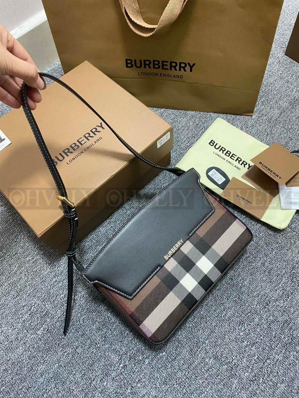 버버리 캐서린 레더 체크 숄더백