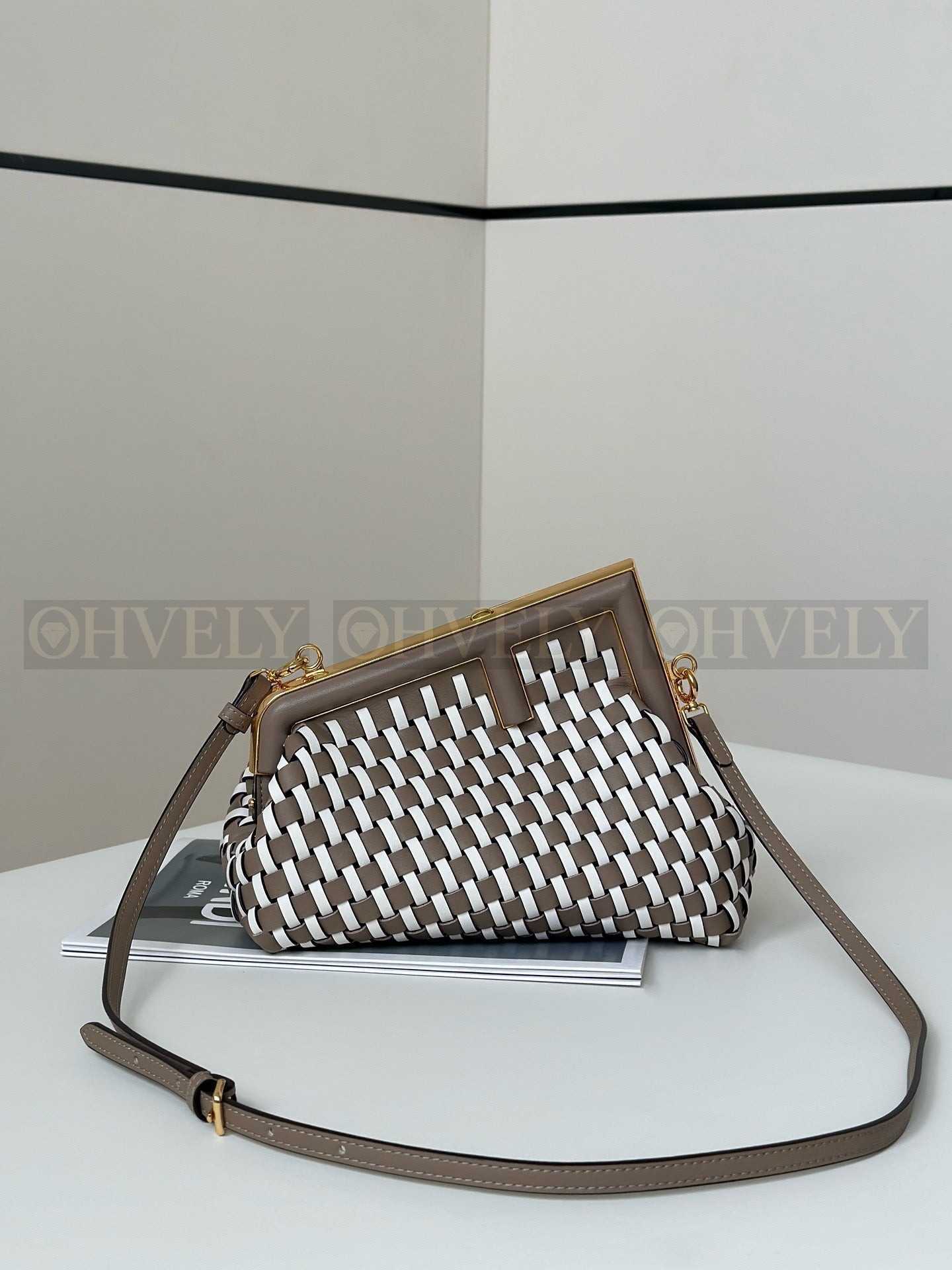 펜디 퍼스트 스몰 인터레이스 상품 썸네일