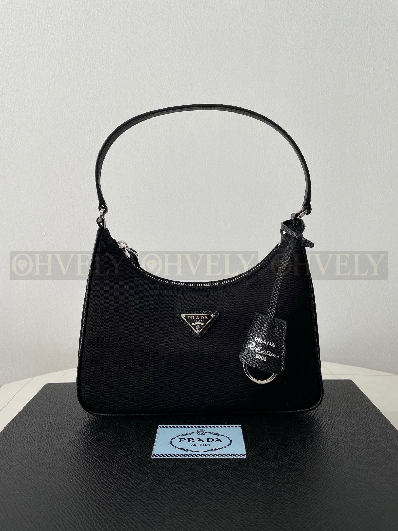 프라다 리에디션 리나일론 호보백 사피아노 핸들 상품 썸네일