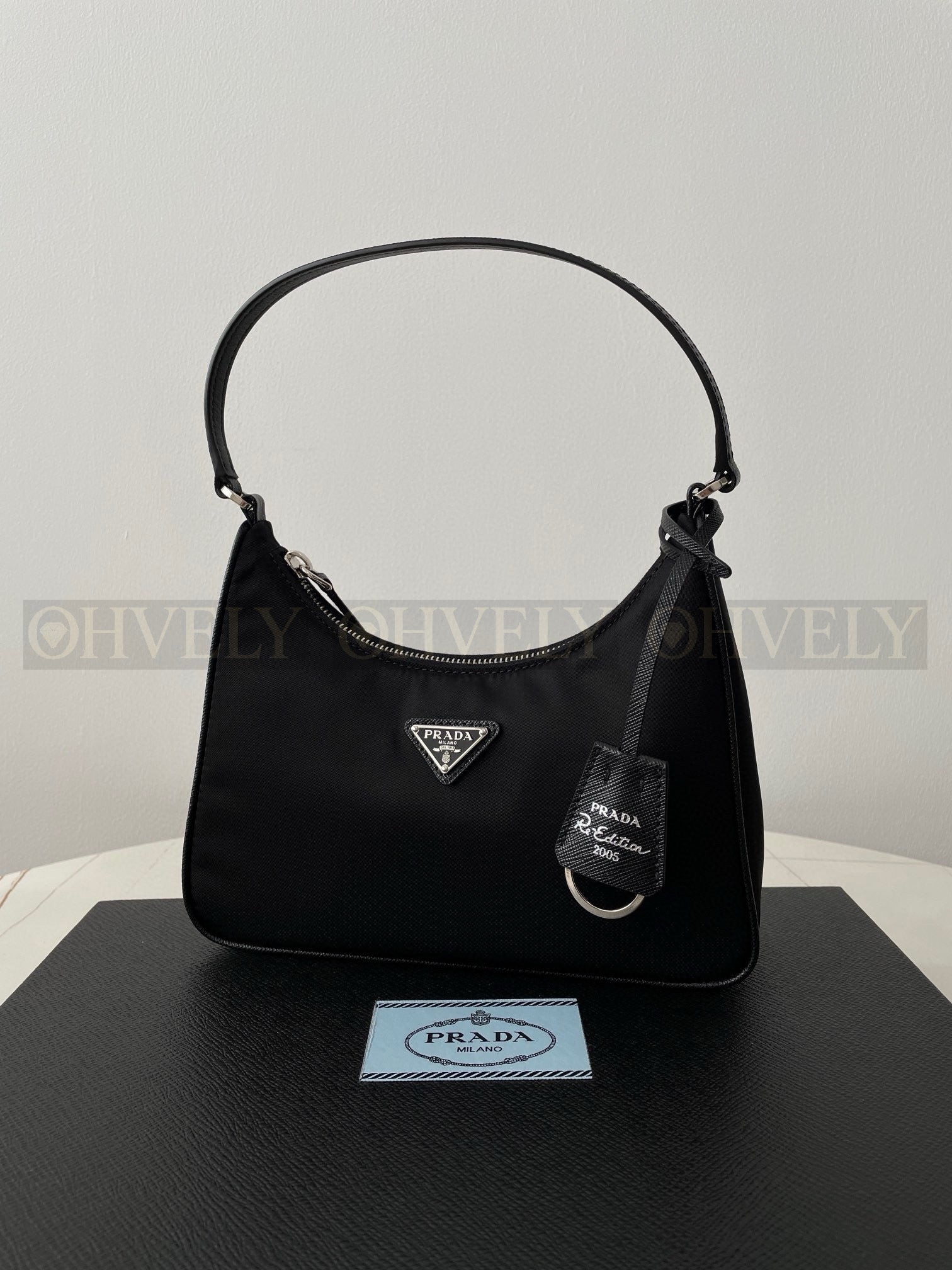 프라다 리에디션 리나일론 호보백 사피아노 핸들 상품 썸네일