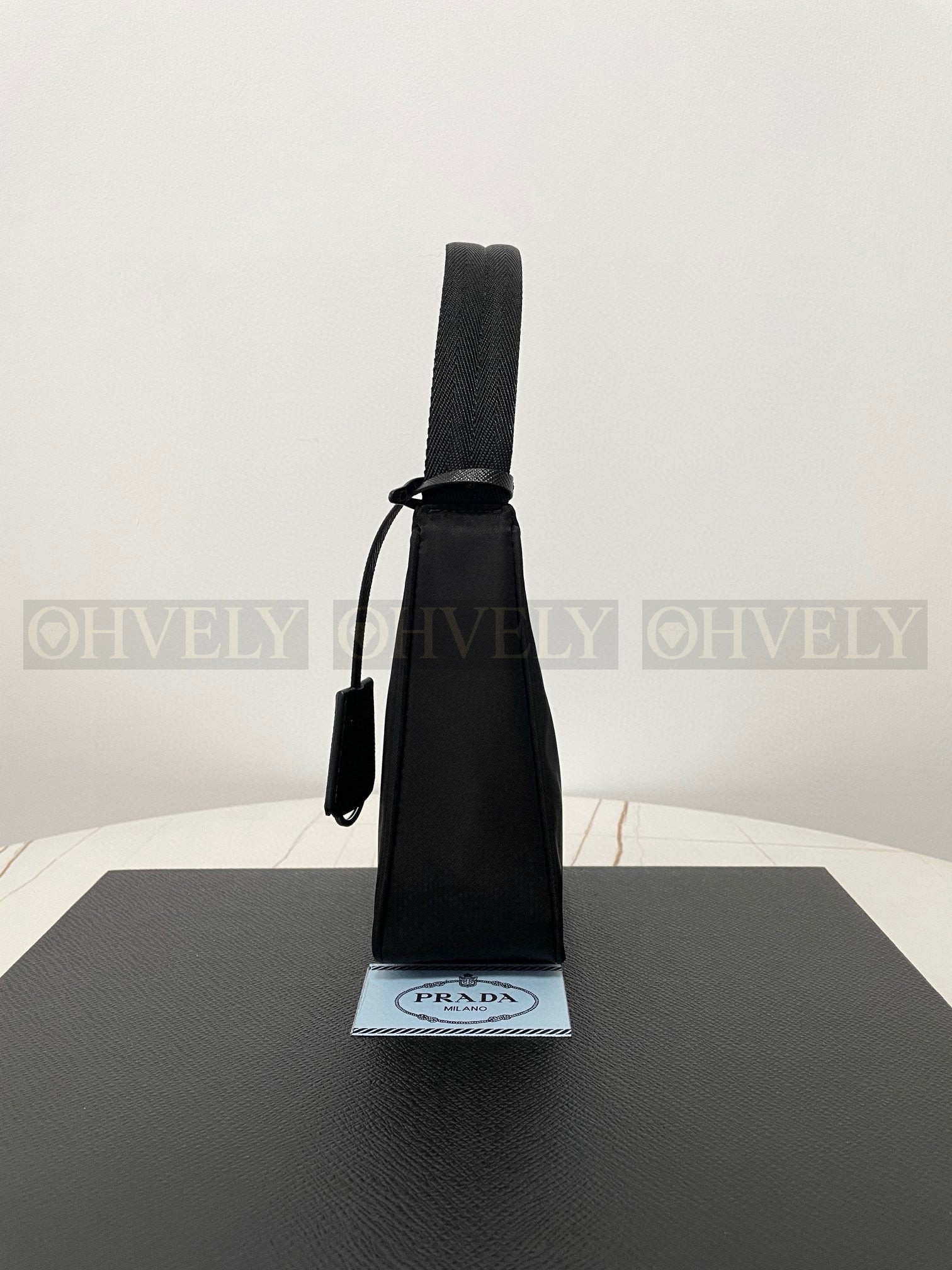 프라다 리에디션 리나일론 호보백 상품 썸네일