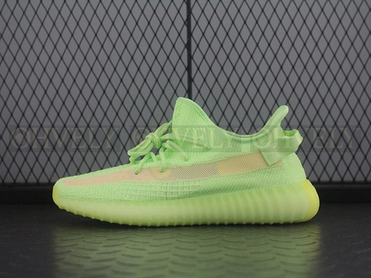 YEEZY 350 V2 글로우 상품 썸네일
