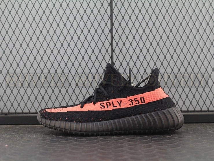 YEEZY 350 V2 레드 상품 썸네일