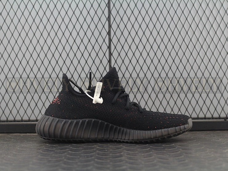 YEEZY 350 V2 레드 상품 썸네일