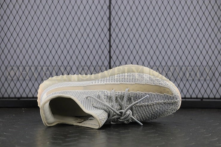 YEEZY 350 V2 룬드마크 상품 썸네일