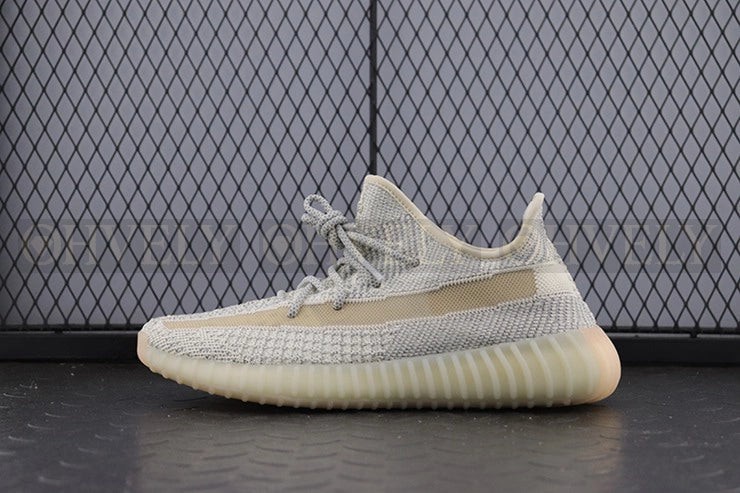 YEEZY 350 V2 룬드마크 리플렉티브 상품 썸네일