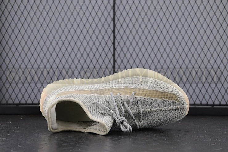 YEEZY 350 V2 룬드마크 리플렉티브 상품 썸네일