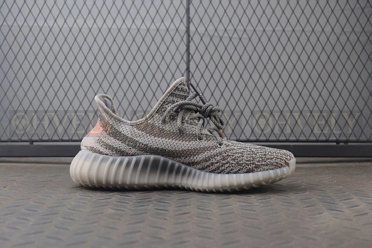YEEZY 350 V2 벨루가 솔라레드 상품 썸네일