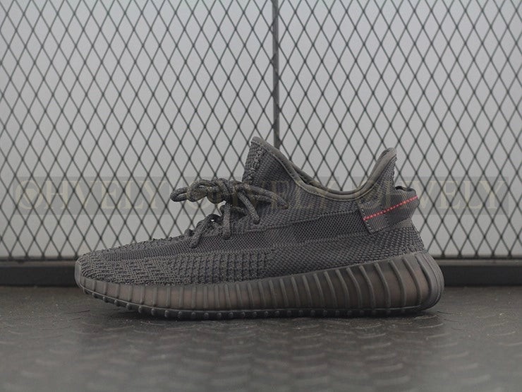 YEEZY 350 V2 블랙