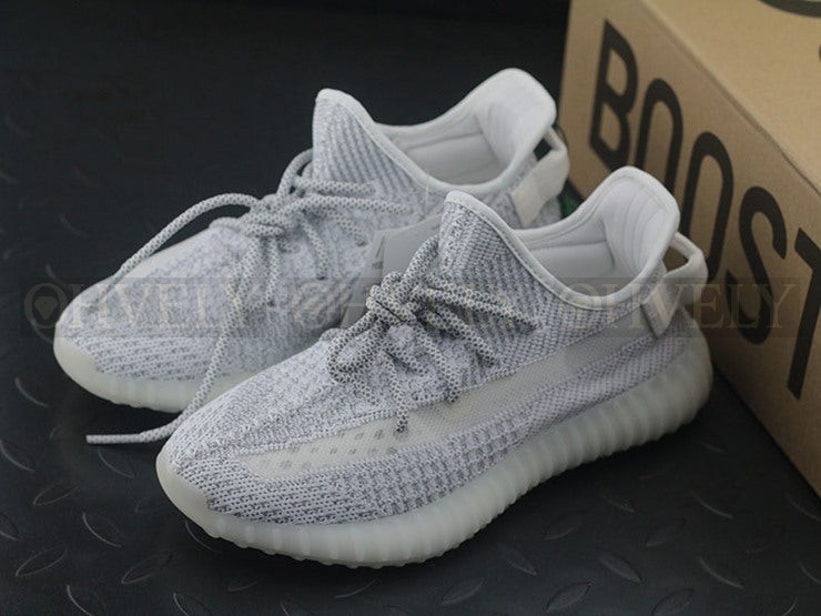 YEEZY 350 V2 스테틱 상품 썸네일