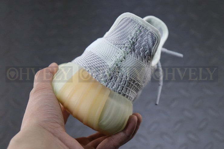 YEEZY 350 V2 예사야 상품 썸네일