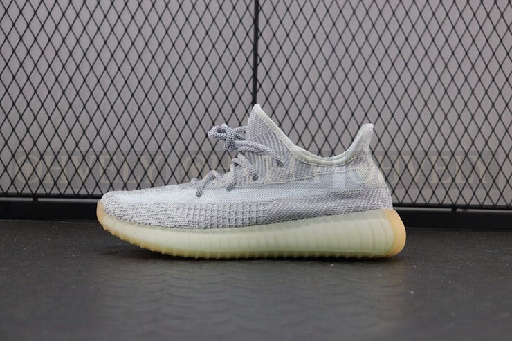 YEEZY 350 V2 예사야 상품 썸네일