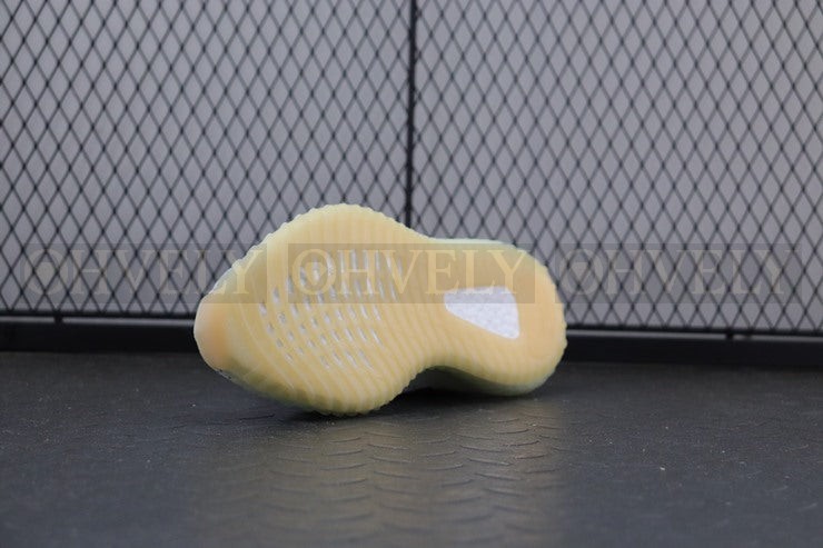 YEEZY 350 V2 예사야 상품 썸네일