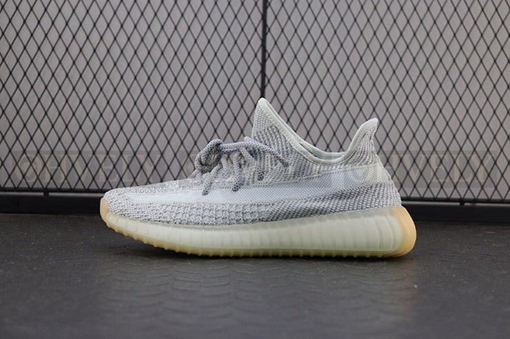 YEEZY 350 V2 예사야 리플렉티브 상품 썸네일