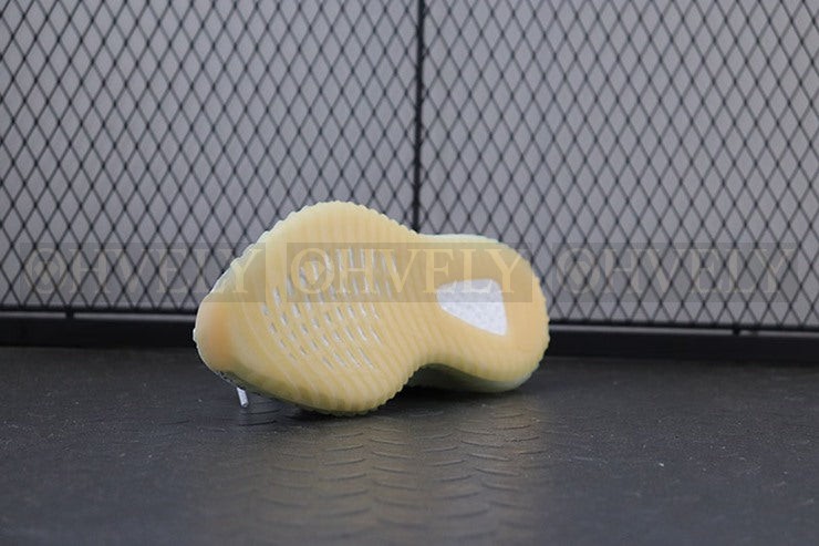YEEZY 350 V2 예사야 리플렉티브 상품 썸네일