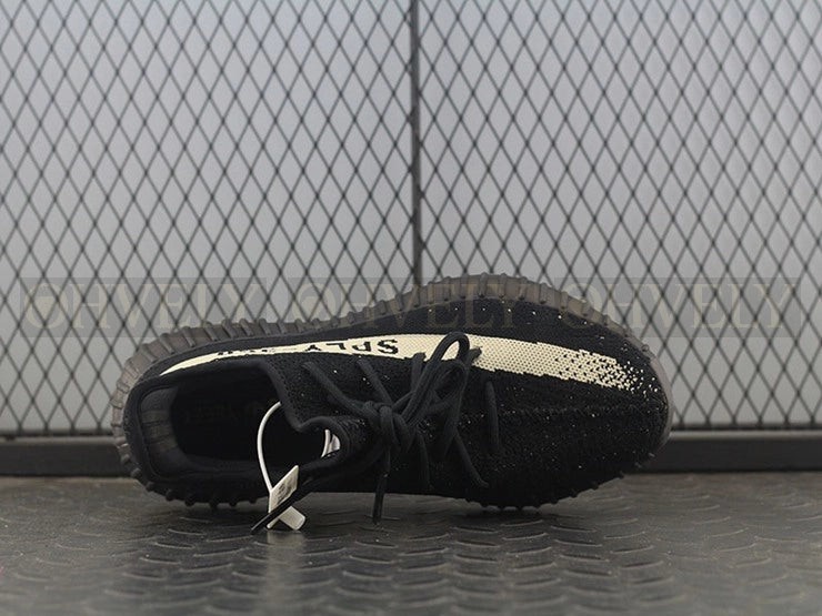 YEEZY 350 V2 오레오 상품 썸네일