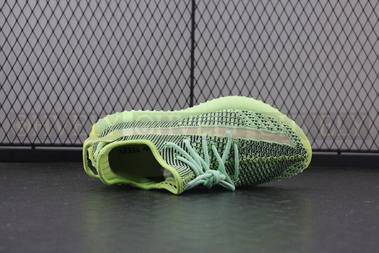 YEEZY 350 V2 이즈릴 상품 썸네일
