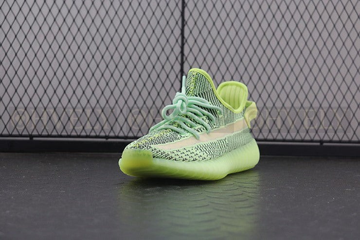 YEEZY 350 V2 이즈릴 상품 썸네일