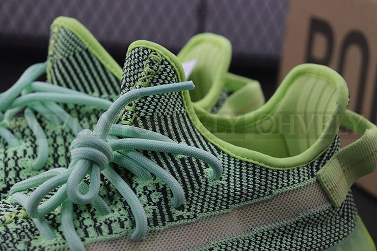YEEZY 350 V2 이즈릴 리플렉티브 상품 썸네일