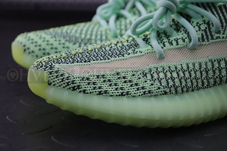 YEEZY 350 V2 이즈릴 리플렉티브 상품 썸네일