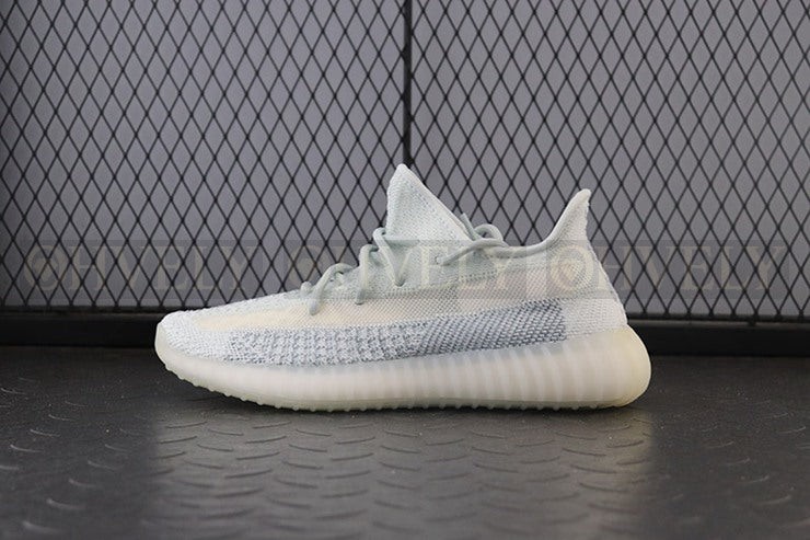 YEEZY 350 V2 클라우드 화이트 리플렉티브 상품 썸네일