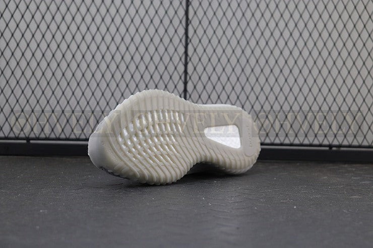 YEEZY 350 V2 테일라이트 상품 썸네일