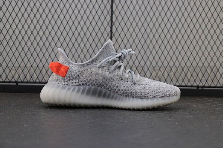 YEEZY 350 V2 테일라이트 상품 썸네일
