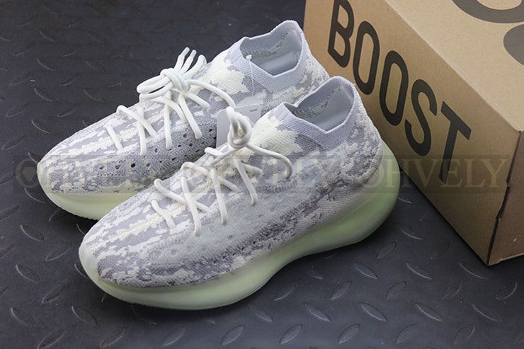 YEEZY 380 에일리언 상품 썸네일
