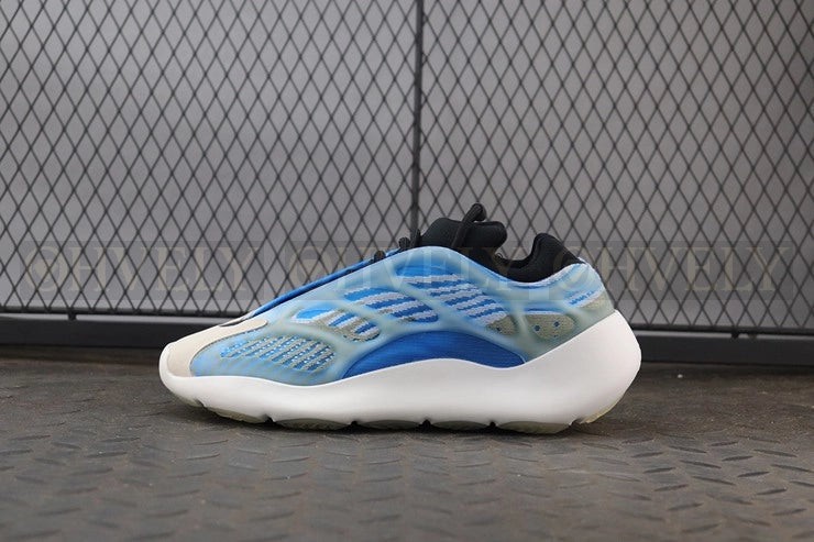 YEEZY 700 V3 아자레스 상품 썸네일