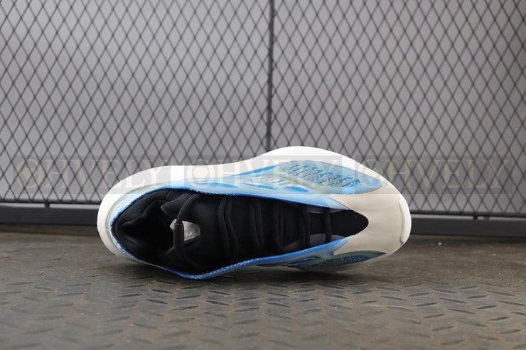 YEEZY 700 V3 아자레스 상품 썸네일