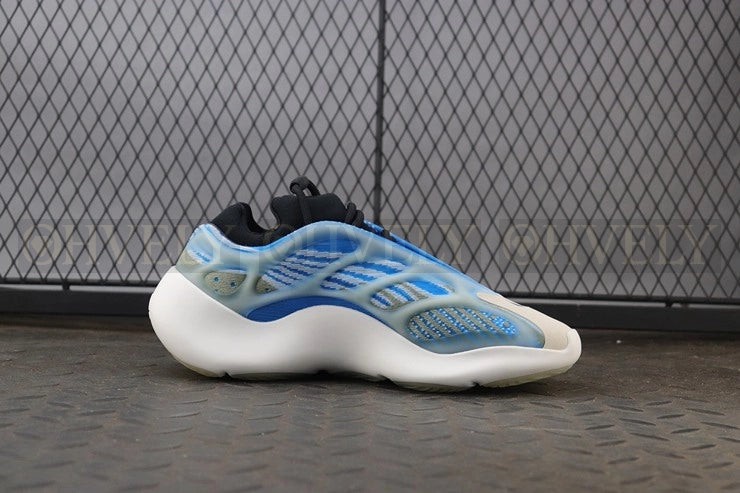 YEEZY 700 V3 아자레스 상품 썸네일