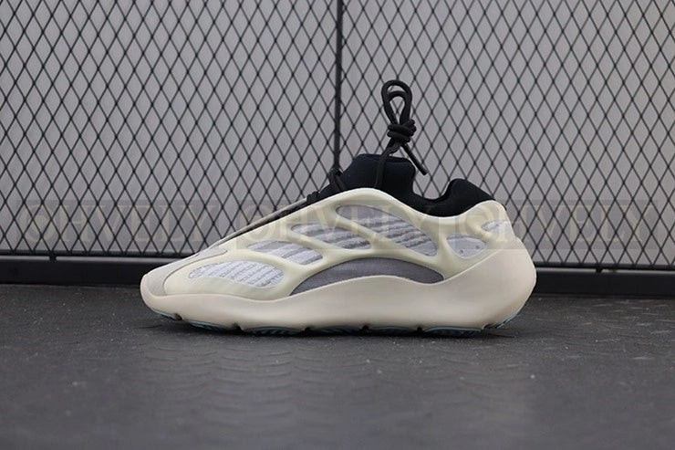 YEEZY 700 V3 아자엘 상품 썸네일