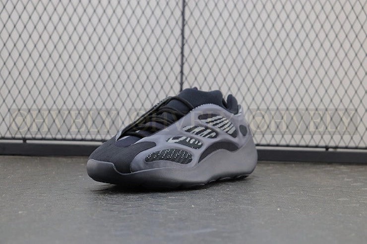 YEEZY 700 V3 알바 상품 썸네일
