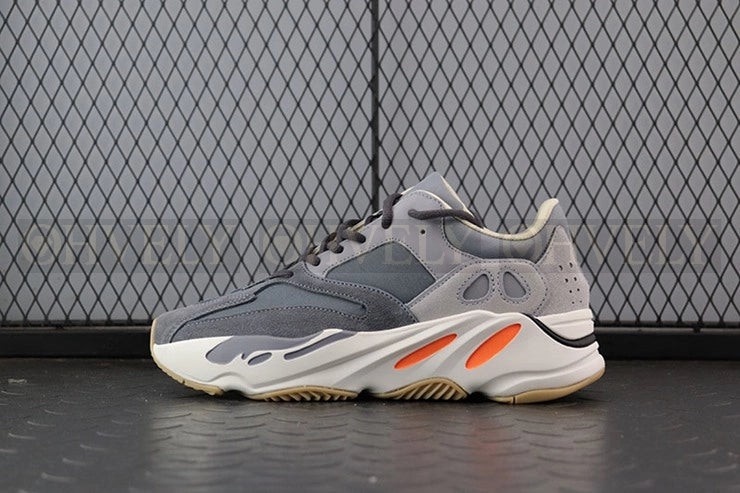 YEEZY 700 마그넷 상품 썸네일