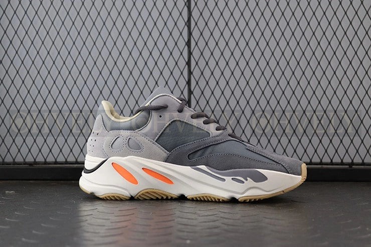 YEEZY 700 마그넷 상품 썸네일