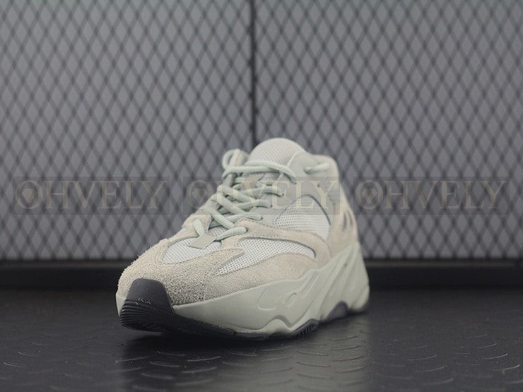 YEEZY 700 솔트 상품 썸네일