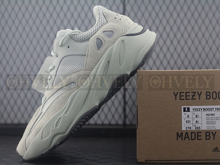 YEEZY 700 솔트 상품 썸네일