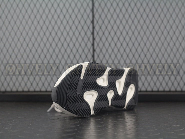YEEZY 700 스태틱 상품 썸네일
