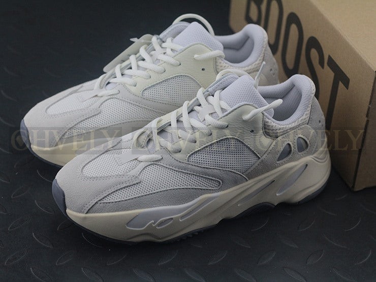 YEEZY 700 아날로그 상품 썸네일