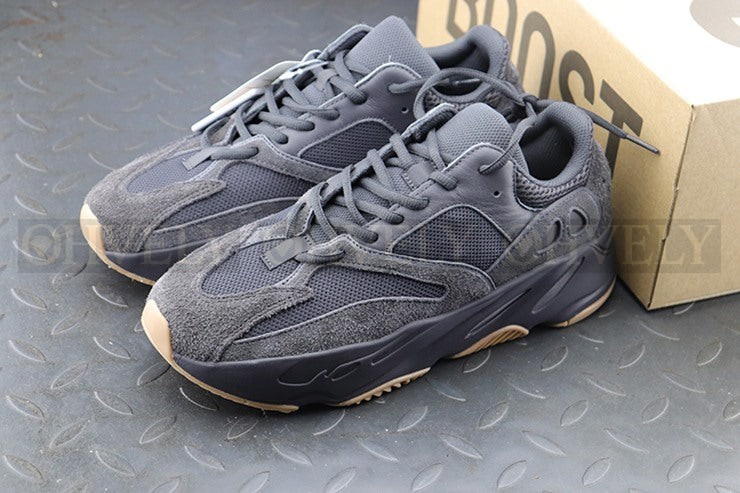 YEEZY 700 유틸리티 블랙 상품 썸네일