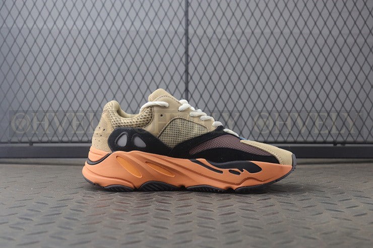 YEEZY 700 인플레임 앰버 상품 썸네일