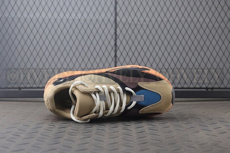 YEEZY 700 인플레임 앰버 상품 썸네일