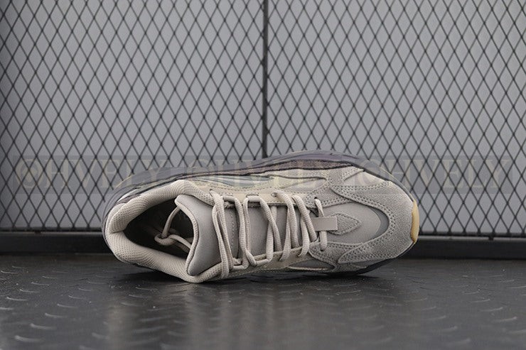 YEEZY 700 테프라 상품 썸네일