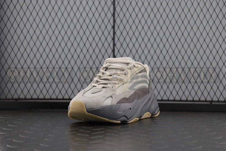 YEEZY 700 테프라 상품 썸네일